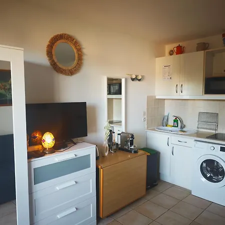 Peaceful Seaview With & Pool Access, Air Conditioning Apartment *