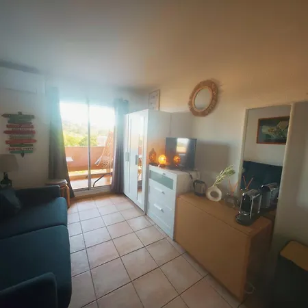 Peaceful Seaview With & Pool Access, Air Conditioning